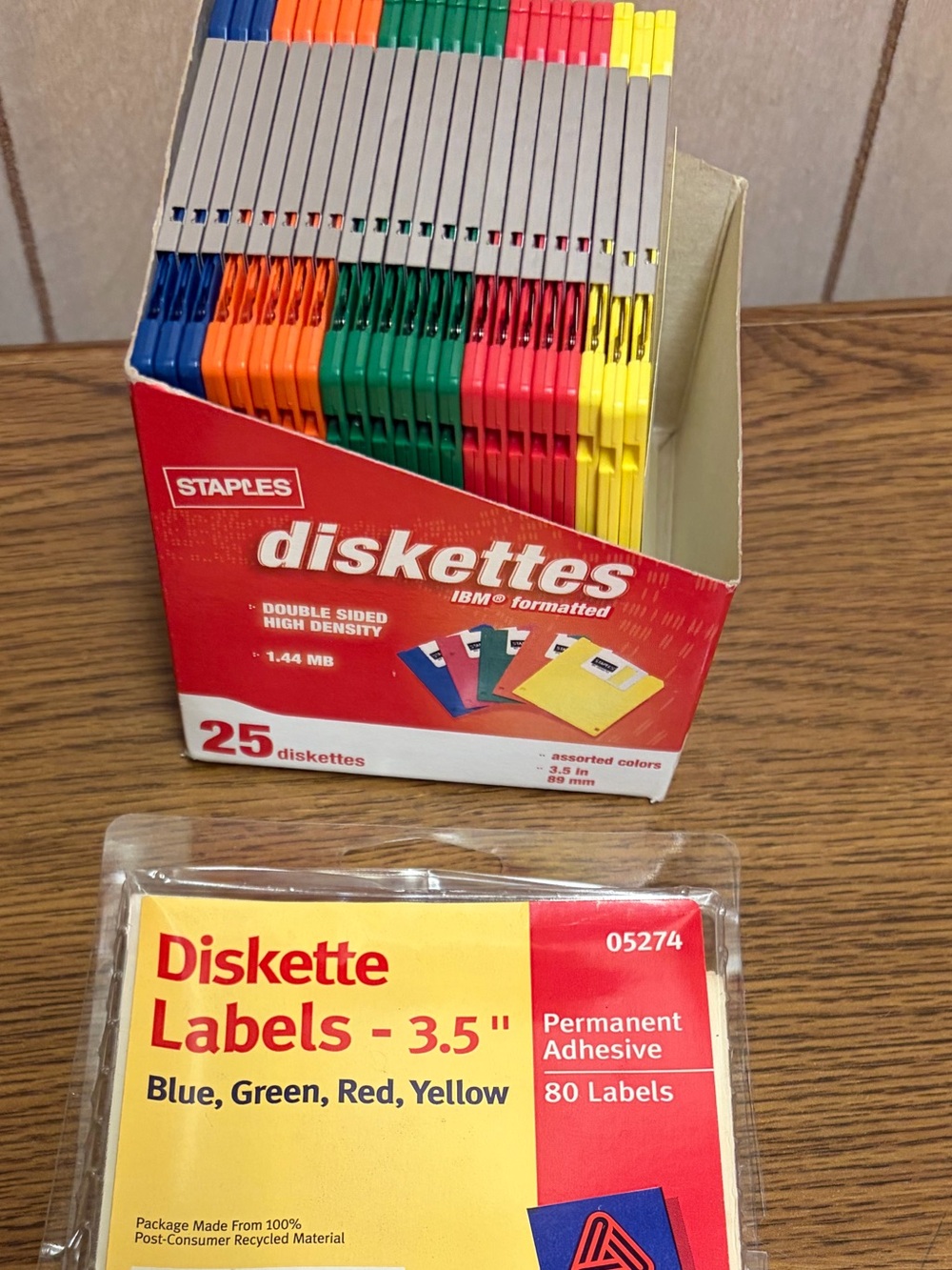 Staples Floppy Disks 22 Pack, 3.5” IBM 1.44 MB Rainbow Colors